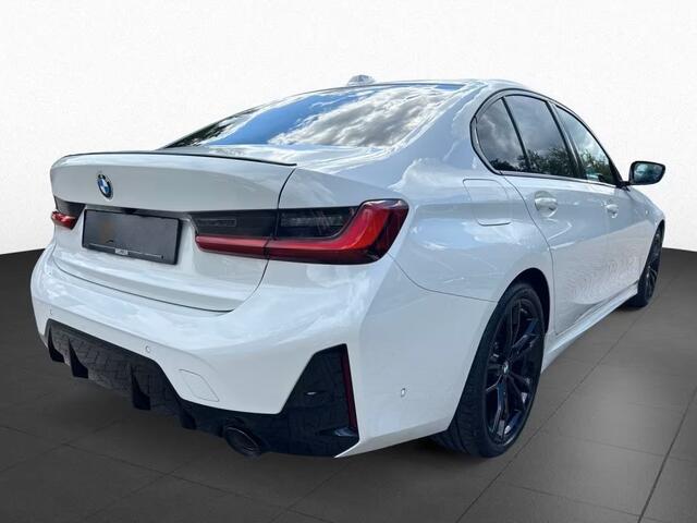 BMW 3-SERIE 330iA M-SPORT Pro ** LED, LC Prof, SCHUIF/KANTEL, ACC, 19-inch LMV, HuD, H&K Sound ** ¤ 21.750,= onder NP - 1e EIG - UNFALLFREI ** ** INFORMEER OOK NAAR ONZE AANTREKKELIJKE FINANCIAL-LEASE TARIEVEN **