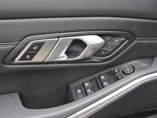 BMW 3-SERIE 330iA M-SPORT Pro ** LED, LC Prof, SCHUIF/KANTEL, ACC, 19-inch LMV, HuD, H&K Sound ** ¤ 21.750,= onder NP - 1e EIG - UNFALLFREI ** ** INFORMEER OOK NAAR ONZE AANTREKKELIJKE FINANCIAL-LEASE TARIEVEN **