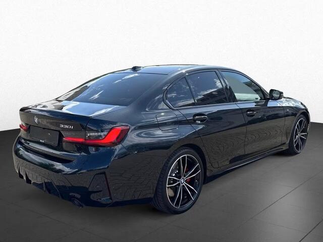 BMW 3-SERIE 330iA M-SPORT Pro ** LED, LC Prof, SCHUIF/KANTEL, ACC, 19-inch LMV, HuD, H&K Sound ** ¤ 22.300,= onder NP - 1e EIG - UNFALLFREI ** ** INFORMEER OOK NAAR ONZE AANTREKKELIJKE FINANCIAL-LEASE TARIEVEN **