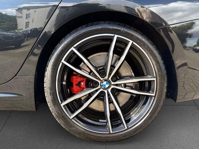 BMW 3-SERIE 330iA M-SPORT Pro ** LED, LC Prof, SCHUIF/KANTEL, ACC, 19-inch LMV, HuD, H&K Sound ** ¤ 22.300,= onder NP - 1e EIG - UNFALLFREI ** ** INFORMEER OOK NAAR ONZE AANTREKKELIJKE FINANCIAL-LEASE TARIEVEN **