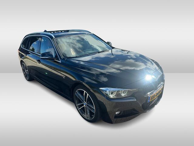 BMW 3-SERIE Touring 320i M Sport Edition / Trekhaak / Panoramadak / Camera / Head-up / Leder / 19'' / Navigatie / Stoelverwarming / Audio HiFi / Cruise Control