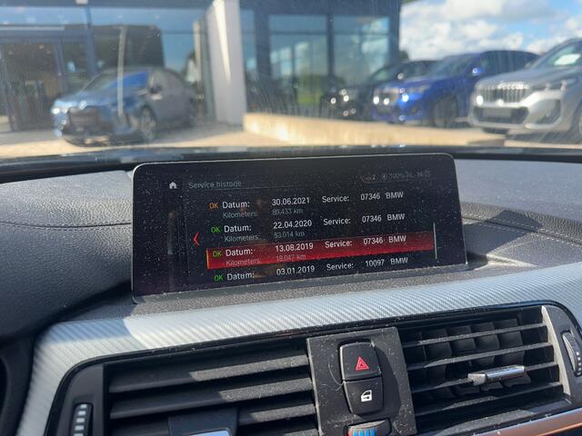 BMW 3-SERIE Touring 320i M Sport Edition / Trekhaak / Panoramadak / Camera / Head-up / Leder / 19'' / Navigatie / Stoelverwarming / Audio HiFi / Cruise Control