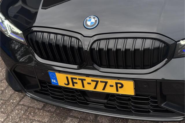 BMW 3-SERIE Touring 330e M-Sport LCI FACELIFT | Memory | Camera | Laserlight | Adaptive Cruise