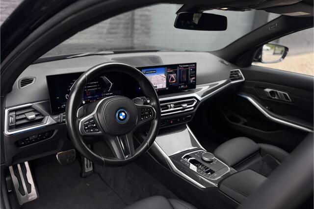 BMW 3-SERIE Touring 330e M-Sport LCI FACELIFT | Memory | Camera | Laserlight | Adaptive Cruise