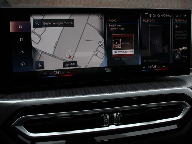 BMW 3-SERIE Touring 330e Touring M Sport PHEV Navigatie Climate Control Lichtmetalen velgen LED Virtual Cockpit Parkeersensoren Voor en Achter Achteruitrijcamera Apple carplay/ Andriod auto Stoelverwarming Stuur verwarming Elektrische achterklep