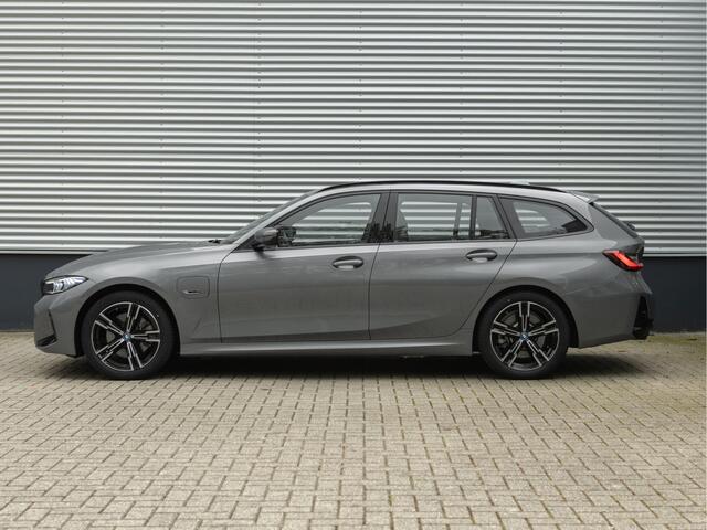 BMW 3-SERIE Touring 330e M-Sport - Active Cruise - Camera - Stuurwiel Verwarmd - Hifi