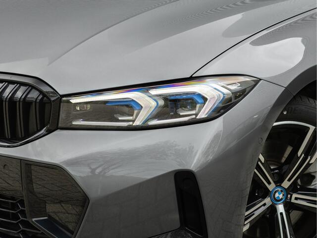 BMW 3-SERIE Touring 330e M-Sport - Active Cruise - Camera - Stuurwiel Verwarmd - Hifi