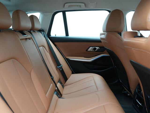BMW 3-SERIE Touring 320e Sportline Plug In Hybrid 204pk Dealer O.H PHEV | Lederen Sportstoelen Verwarmd | Sfeerverlichting | Apple Carplay | Navigatie | Cruise Control | Virtual | DAB |