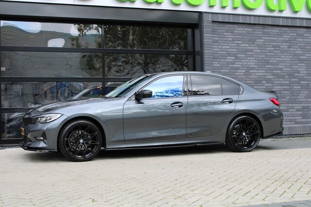 BMW 3-SERIE 320i Executive Edition | NAP! | MAXTON | CARPLAY | ELEK.TREKHAAK | SFEER |