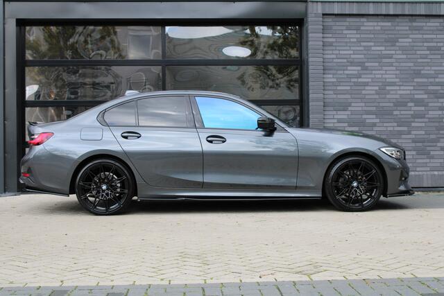 BMW 3-SERIE 320i Executive Edition | NAP! | MAXTON | CARPLAY | ELEK.TREKHAAK | SFEER |