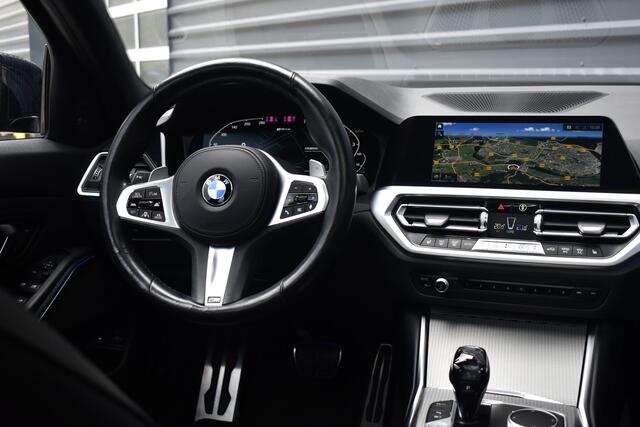 BMW 3-SERIE 330e High Executive M Sport Individual | Schuif/Kanteldak | Laser Light | Memory | Harman/Kardon | Camera | CarPlay |