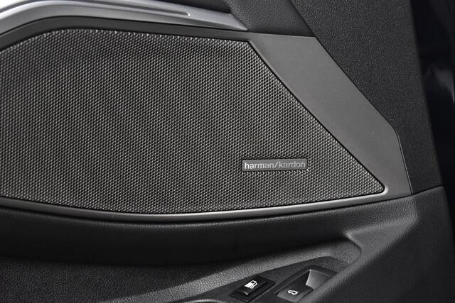 BMW 3-SERIE 330e High Executive M Sport Individual | Schuif/Kanteldak | Laser Light | Memory | Harman/Kardon | Camera | CarPlay |