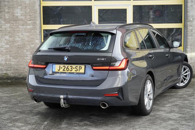BMW 3-SERIE Touring 318i Automaat! Executive Edition BJ2020 Lmv 17" | Led | Pdc | Navi | Elek. trekhaak | Elek. achterklep | Virtual cockpit | Climate control | Cruise control | Getint glas