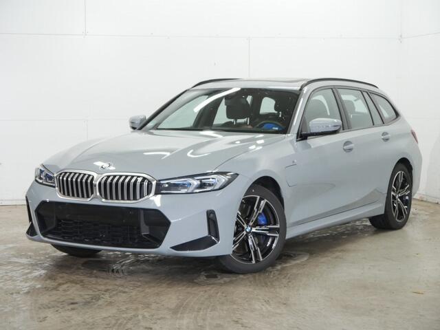 BMW 3-SERIE Touring 330e M-Sport | Panorama | Trekhaak | Elek. Verst.Stoelen | Stoel/Stuurverwarming | Harman Kardon