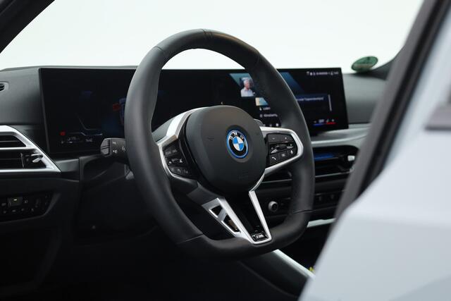 BMW 3-SERIE Touring 330e xDrive M Sport | Pano | HUD | 19'' | Elek. Trekhaak | Leder | Adapt. Cruise | 360cam