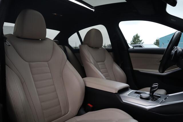 BMW 3-SERIE 330i M-Sport Panorama / Harman Kardon / Laser / Leder / M Performance /