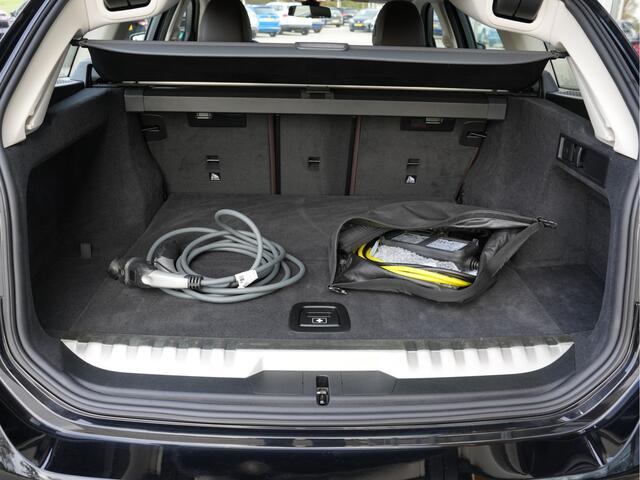 BMW 3-SERIE Touring 320e Business Edition Plus | Navigatie | SOH 91% | Laserlicht | Keyless