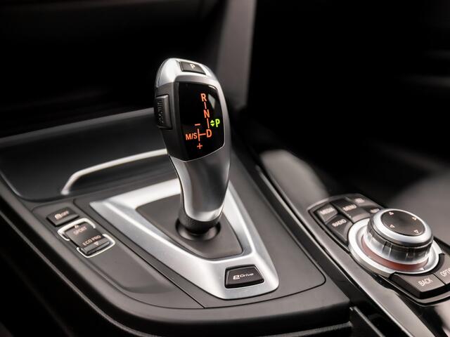 BMW 3-SERIE 330e Executive Sportline 252Pk Automaat (GROOT NAVI, CLIMATE, LEDEREN SPORTSTOELEN, PARKEERSENSOREN, LED KOPLAMPEN, CRUISE, NIEUWE APK, NIEUWSTAAT)