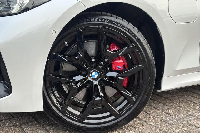 BMW 3-SERIE Touring 330e M-Sport Pro | 19,5kWh | Panodak | Head-up | Memory | Trekhaak | 360° Camera | Fabrieksgarantie