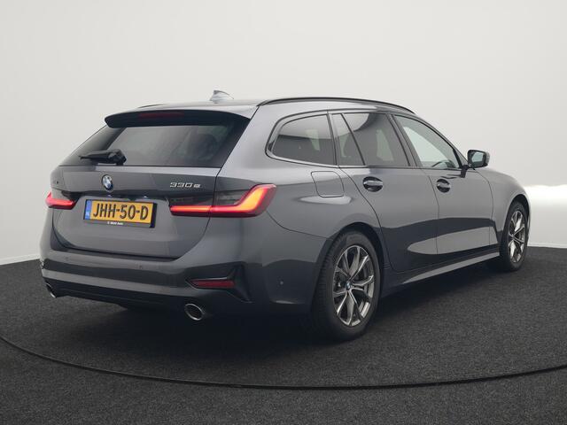 BMW 3-SERIE Touring 330e xDrive Sportline Plug In Hybrid 293pk Dealer O.H. PHEV | Panodak | Head Up | Adaptive Cruise | Laser LED | Harman & Kardon | Lederen Sportstoelen Memory & Verwarmd | Sfeerverlichting | Virtual | Navigatie |