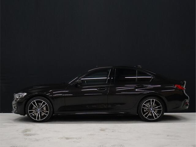 BMW 3-SERIE 330e eDrive Sport [SCHUIFKANTELDAK, PDC V+A, CAMERA 360, ADAPTIVE CRUISE CONTROL, LANE ASSIST, APPLE CARPLAY, ANDROID AUTO, STOELVERWARMING, SFEERVERLICHTING, NIEUWSTAAT]