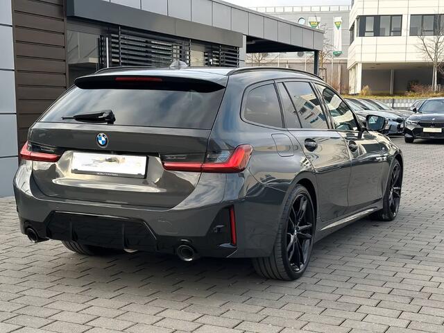 BMW 3-SERIE Touring 320d xDrive M-SPORT ** LED, NAVI+, PANORAMA, HuD, TREKH, 19-inch LMV, DRAVIT GRAU ** 1e EIG - UNFALLFREI ** ** INFORMEER OOK NAAR ONZE AANTREKKELIJKE FINANCIAL-LEASE TARIEVEN **