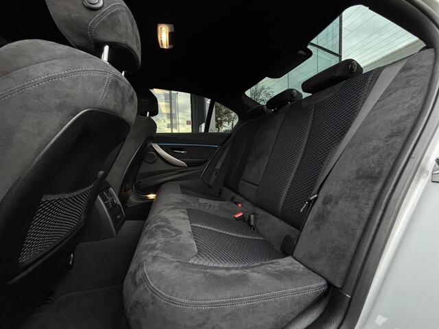 BMW 3-SERIE 320i M Sport | Alcantara Bekleding | Dealer Onderhouden