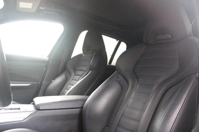 BMW 3-SERIE Touring 330e 292PK M-SPORT | M-SPORT PRO-PAKKET | M-SPORT REMMEN UITGEVOERD IN DONKERBLAUW MET M LOGO | BMW LIVE COCKPIT PROFESSIONAL | CURVED DISPLAY |DRIVING ASSISTANT INCL. HEAD-UP DISPLAY | PANORAMISCH SCHUIF/KANTEL DAK | PARKING ASSIST INCL. ACHTERUI