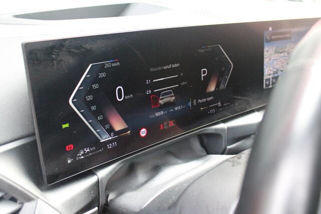 BMW 3-SERIE Touring 330e 292PK M-SPORT | M-SPORT PRO-PAKKET | M-SPORT REMMEN UITGEVOERD IN DONKERBLAUW MET M LOGO | BMW LIVE COCKPIT PROFESSIONAL | CURVED DISPLAY |DRIVING ASSISTANT INCL. HEAD-UP DISPLAY | PANORAMISCH SCHUIF/KANTEL DAK | PARKING ASSIST INCL. ACHTERUI