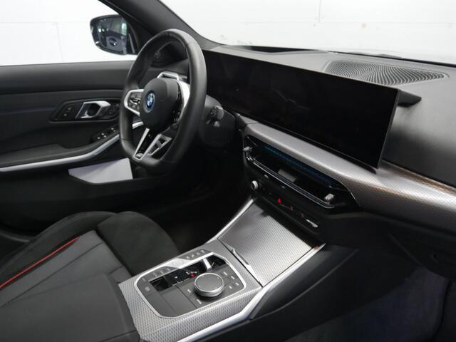 BMW 3-SERIE Touring 330e xDrive M-Sport Pro | Panorama | CoPilot | Harman Kardon | Trekhaak | Memory | 19" Jet Black