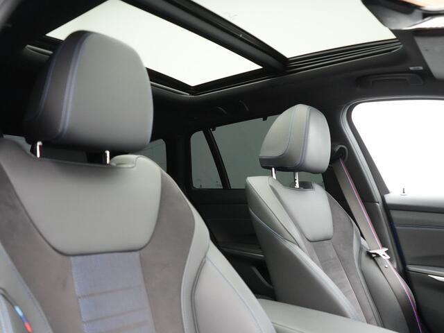 BMW 3-SERIE Touring 330e M Sport Pro Plug In Hybrid 292pk Dealer O.H. PHEV | Widescreen Navi | Trekhaak Af Fabriek | Panodak | Adaptive Cruise | Camera | Alcantara Sportstoelen Memory & Verwarmd | Sfeerverlichting | Apple Carplay | Stuur Verwarmd | Navigatie |
