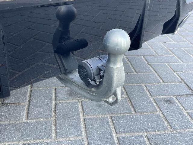 BMW 3-SERIE 330e M Sport Edition / Fabrieksgarantie t/m 6-2028 / Elektrische Trekhaak (1500 KG) / Adaptieve Cruise Control / Stoel-/Stuurverwarming / Achteruitrijcamera / Sportstoelen / Apple Carplay/Android auto / Schuif-/kanteldak /