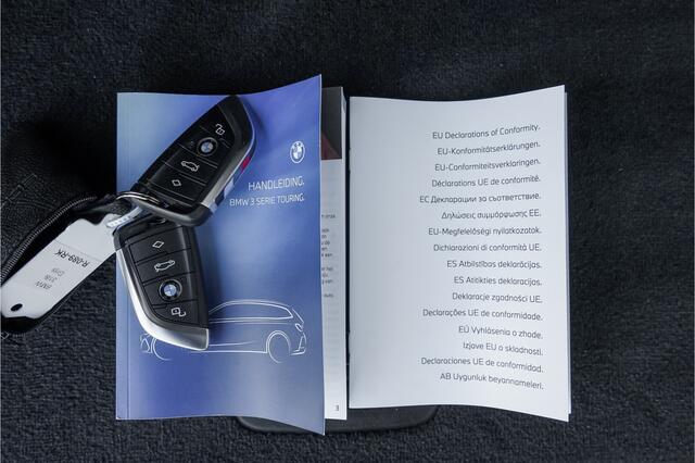 BMW 3-SERIE Touring 318i 157PK M-Pakket Leder LED Trekhaak