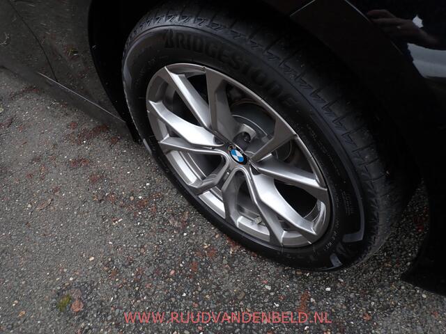 BMW 3-SERIE 318i SPORTLINE VIRTUAL/DAB/CARPLAY/SFEERVERLICHTING/SPORTSTOEL