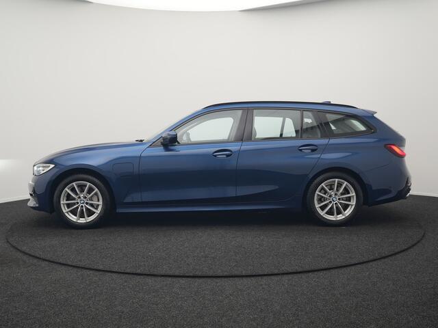 BMW 3-SERIE Touring 330e Sportline Plug In Hybrid 293pk Dealer O.H PHEV | Adaptive Cruise | Apple Carplay | Lederen Sportstoelen Verwarmd | Blis | Lane Assist | Front Assist | Navigatie | Virtual | DAB |