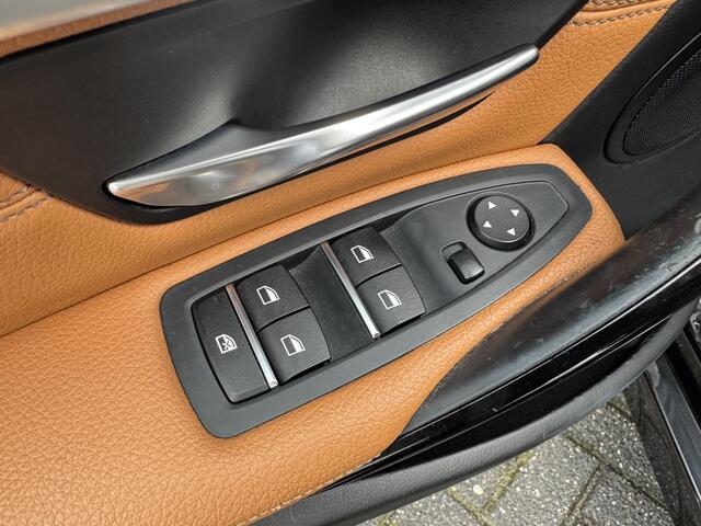 BMW 3-SERIE 320i Corporate Lease High Executive | Navigatie | Privacy Glass | Lichtmetalen Velgen | Climate Control | Xenon |