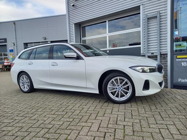 BMW 3-SERIE Touring 320e PHEV - WIDESCREEN - LEER - CAMERA - 1 EIGENAAR - NL AUTO - PLUG-IN -