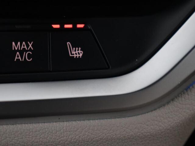 BMW 3-SERIE 320e M Sport | Adaptive cruise | Leder | Trekhaak | Stoelverwarming | 360 Camera | Laserlicht | Carplay | Sfeerverlichting | Live Cockpit | Keyless | Sportstoelen | DAB | Navigatie | PHEV | Plug In