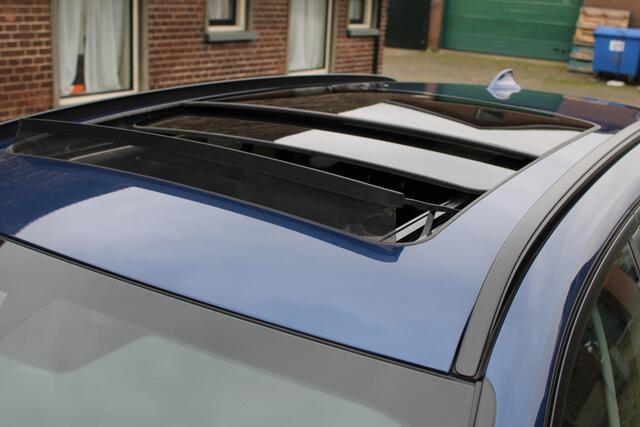 BMW 3-SERIE Touring 330e Business Edition PHEV PANO GR NAVI VIRTUAL 58000KM!!!