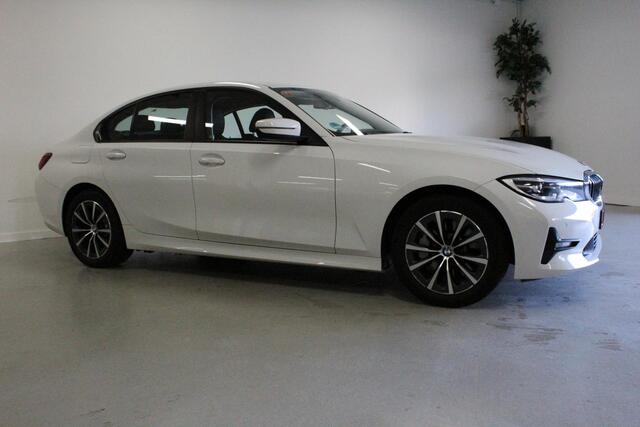 BMW 3-SERIE 330e eDrive Edition | STOEL-VERW | LED | PDC-V/A | CLIMA | DAB-RADIO | NAVIGATIE | ACC | 17'LMV |