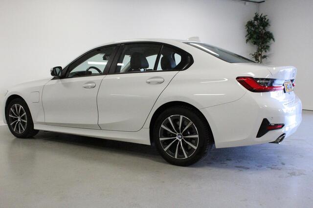 BMW 3-SERIE 330e eDrive Edition | STOEL-VERW | LED | PDC-V/A | CLIMA | DAB-RADIO | NAVIGATIE | ACC | 17'LMV |