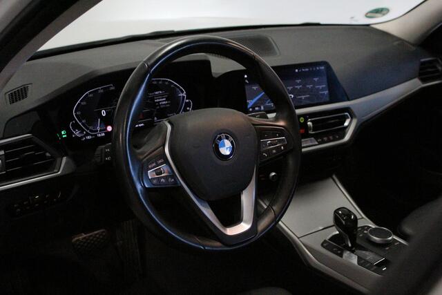 BMW 3-SERIE 330e eDrive Edition | STOEL-VERW | LED | PDC-V/A | CLIMA | DAB-RADIO | NAVIGATIE | ACC | 17'LMV |