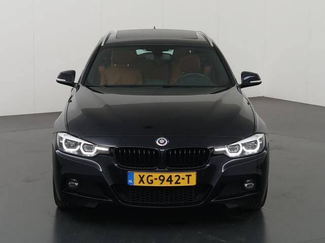 BMW 3-SERIE Touring 320i M Sport Edition | Panoramadak | Stoel/Stuurverwarming | Navigatie | Parkeersensoren | Elektr. Achterklep |
