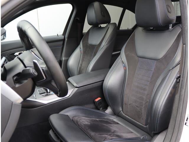 BMW 3-SERIE 320i M-sport High Executive | Schuifdak | Camera | Keyless | NAP