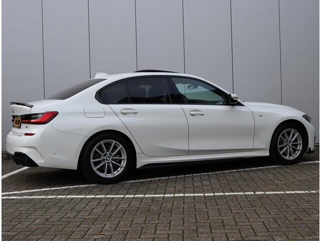 BMW 3-SERIE 320i M-sport High Executive | Schuifdak | Camera | Keyless | NAP