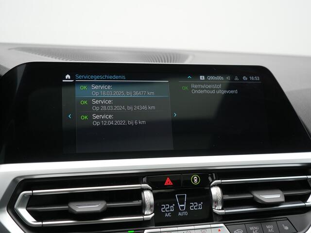 BMW 3-SERIE Touring 320e M Sport Plug In Hybrid 204pk Dealer O.H. PHEV | Trekhaak Af Fabriek | Panodak | Camera | Adaptief Onderstel | 19"L.M | Alcantara Sportstoelen Memory & Verwarmd | Sfeerverlichting | Apple Carplay | Keyless | Navigatie | DAB |