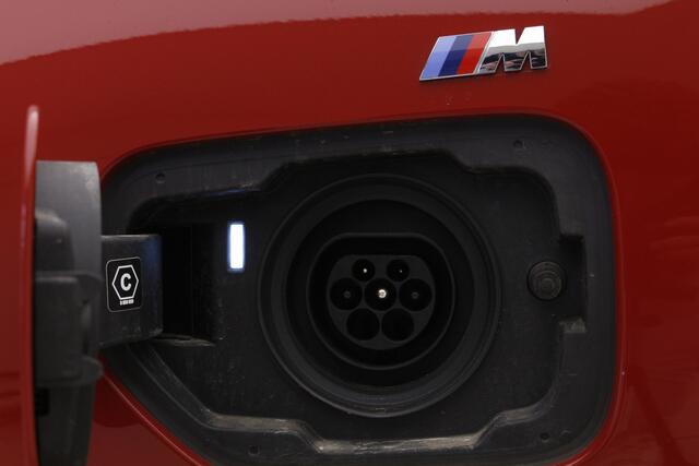 BMW 3-SERIE Touring 330e xDrive M-Sport Pro | Panorama | Memory stoelen | Camera | Hifi |