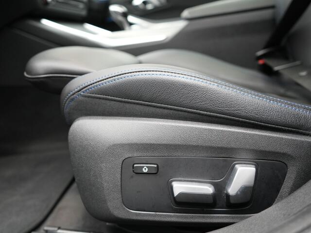 BMW 3-SERIE Touring 330e M Sport Plug in Hybrid 293pk Dealer O.H PHEV | Panodak | Adaptive Onderstel | Laser LED | Alcantara Sportstoelen Memory | Head Up | Camera | 19"L.M | Keyless | Apple Carplay | Navigatie | Virtual | DAB |