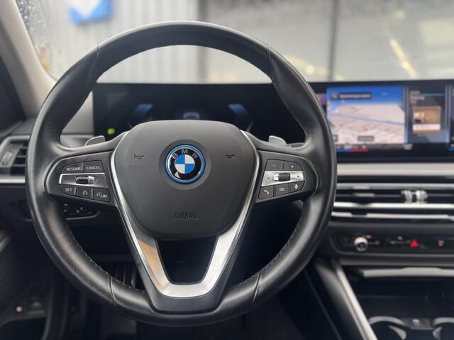 BMW 3-SERIE 320e | Facelift | Widescreen | Camera | Leder
