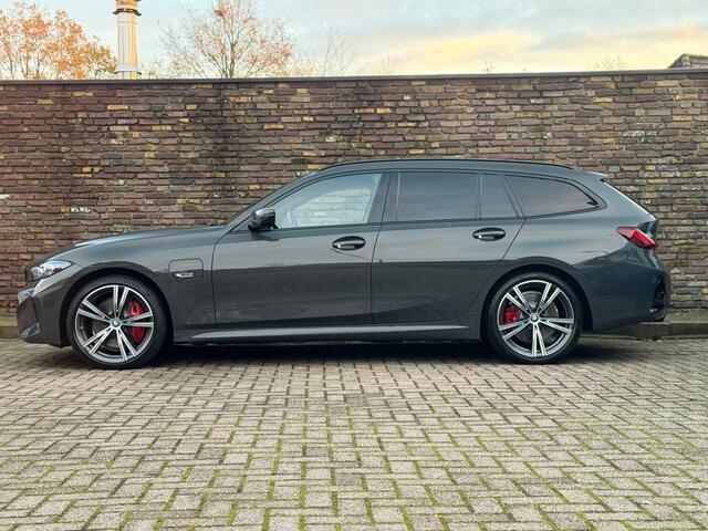 BMW 3-SERIE 320E M-Sport Pro Pakket Panodak 19 Inch Trekhaak Leer Head-Up